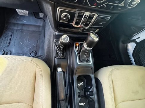 Used 2020 Jeep Wrangler Unlimited Sahara AWD/4WD image 14