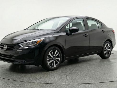 Used 2025 Nissan Versa SV image 3