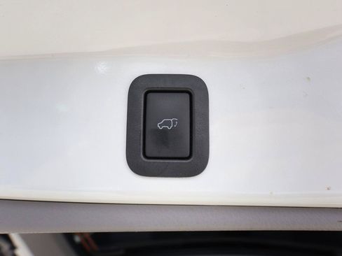 Used 2017 Toyota Highlander Limited FWD image 31