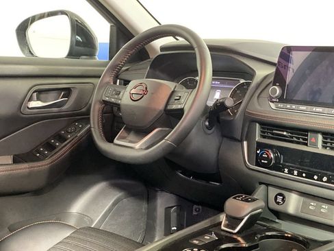 Used 2025 Nissan Rogue SV AWD/4WD image 10