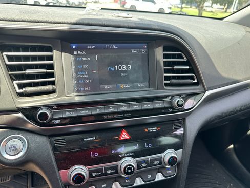 Used 2020 Hyundai Elantra Limited w/ Winter Weather Package FWD image 23