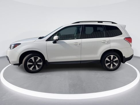 Used 2018 Subaru Forester 2.5i Premium w/ All-Weather Package AWD/4WD image 4