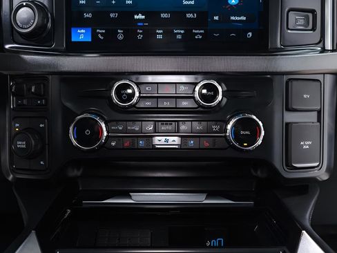 Used 2025 Ford F450 Platinum w/ FX4 Off-Road Package image 14