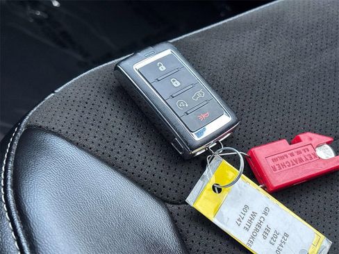 Used 2023 Jeep Grand Cherokee Altitude image 30