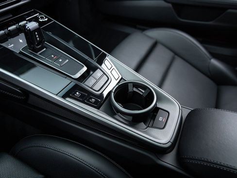 Used 2024 Porsche 911 Carrera 4 w/ Sport Package image 19