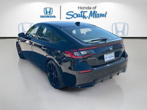 Used 2023 Honda Civic Sport image 5
