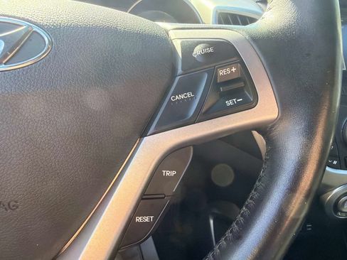 Used 2017 Hyundai Veloster Value Edition FWD image 25