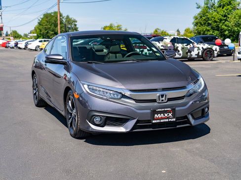 Used 2017 Honda Civic Touring image 2