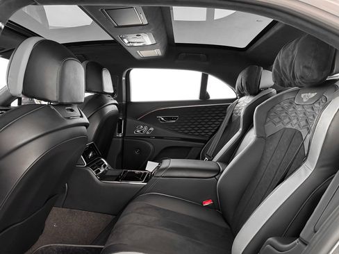 Used 2025 Bentley Flying Spur Plug-In Hybrid AWD/4WD image 33