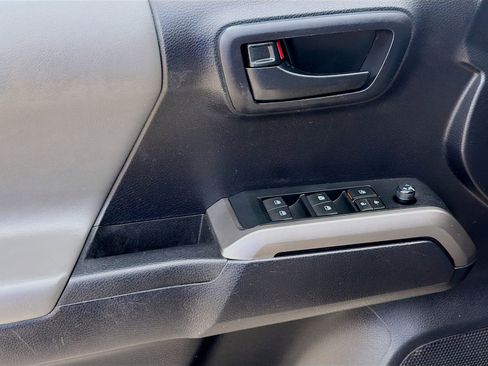 Used 2020 Toyota Tacoma SR5 image 17