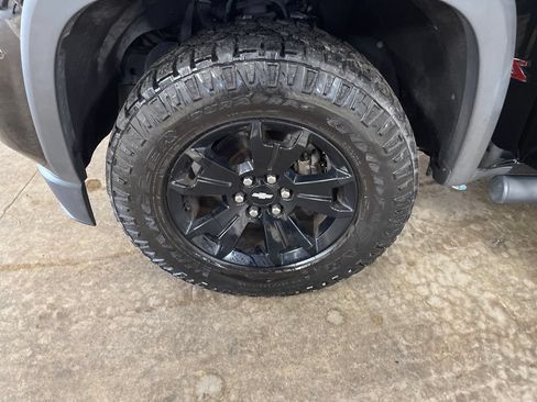Used 2017 Chevrolet Colorado Z71 w/ Z71 Midnight Edition AWD/4WD image 11