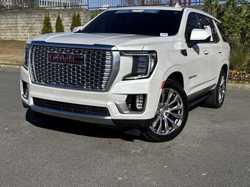 Used 2023 GMC Yukon Denali w/ Denali Reserve Package image 5