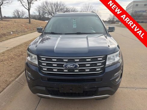 Used 2016 Ford Explorer XLT w/ Equipment Group 202A image 8