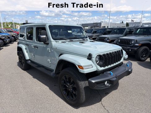 Used 2024 Jeep Wrangler Unlimited Sahara w/ Technology Group AWD/4WD image 13
