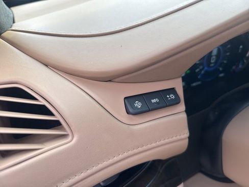 Used 2019 Cadillac Escalade ESV Platinum image 16