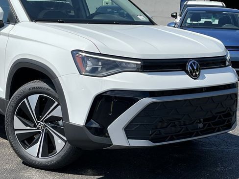 New 2026 Volkswagen Taos SE AWD/4WD image 3