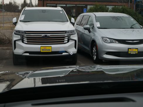 Certified 2025 Volkswagen Atlas SEL Premium R-Line image 27