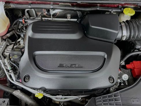 Used 2021 Chrysler Pacifica Limited image 33