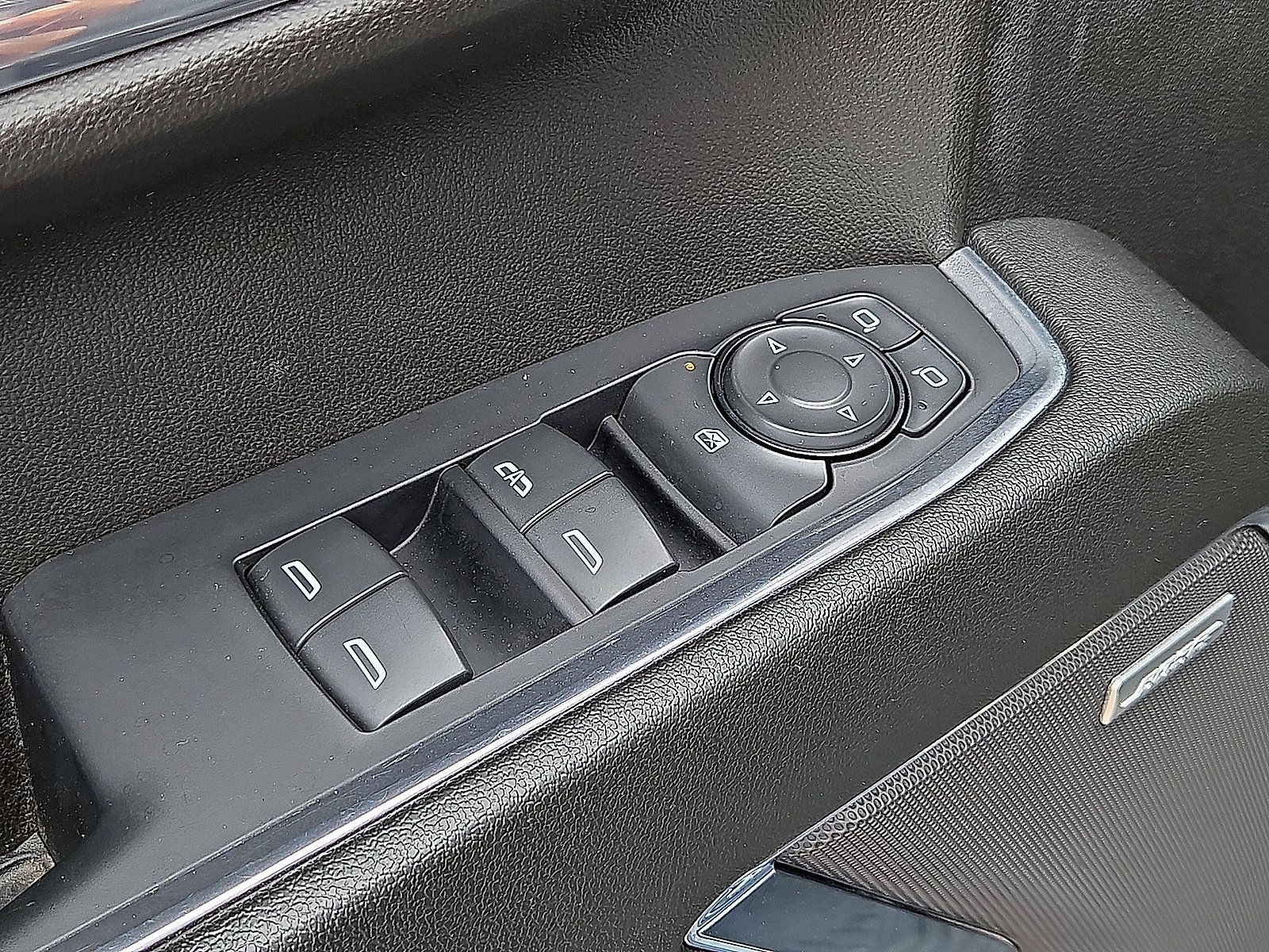 Used 2024 Chevrolet Silverado 1500 LT Trail Boss w/ Convenience Package II AWD/4WD image 23