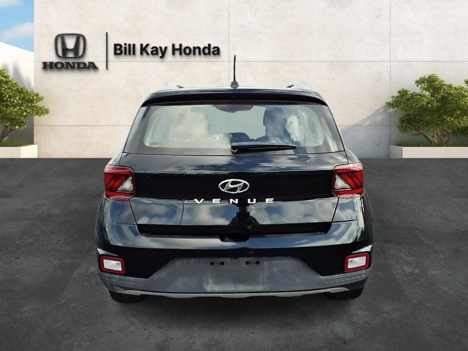 Used 2026 Hyundai Venue SEL FWD image 4