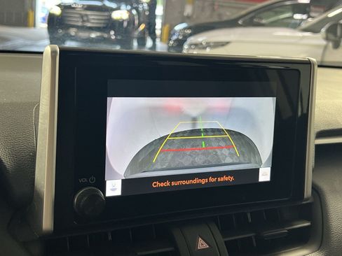 Used 2025 Toyota RAV4 XLE AWD/4WD image 19
