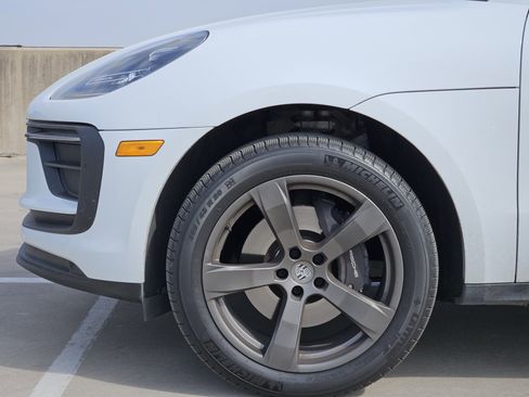 Certified 2025 Porsche Macan image 13