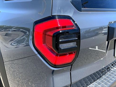 Used 2025 Toyota 4Runner SR5 AWD/4WD image 28