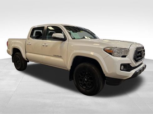 Used 2021 Toyota Tacoma SR5 w/ Technology Package image 7