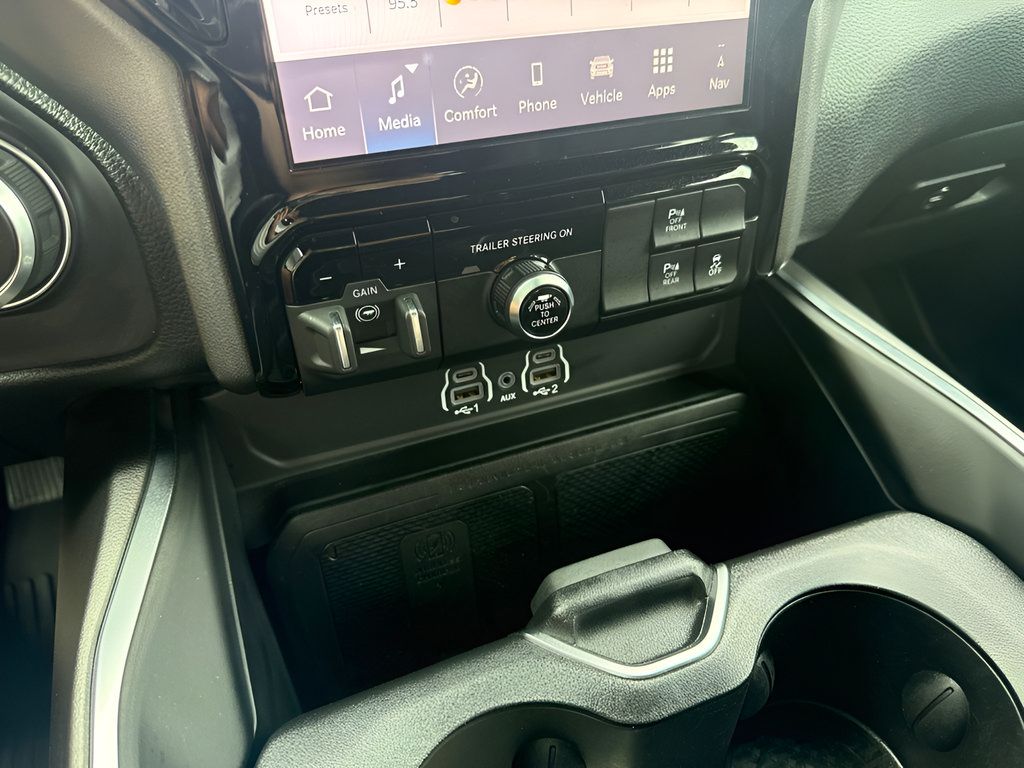 Used 2025 RAM 1500 Big Horn AWD/4WD image 21