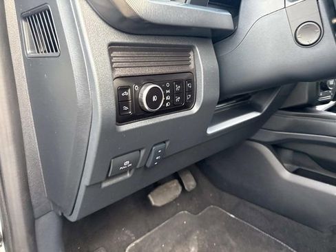 Certified 2025 Ford F250 Platinum w/ FX4 Off-Road Package image 25