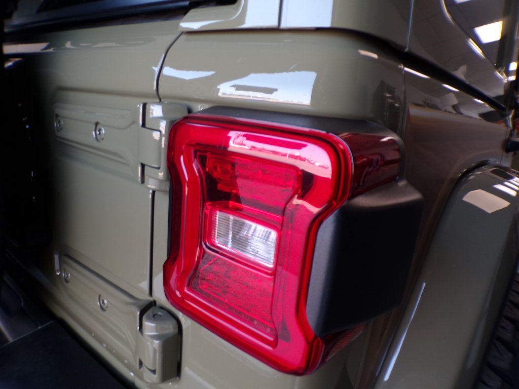 New 2026 Jeep Wrangler Unlimited Sahara AWD/4WD image 18