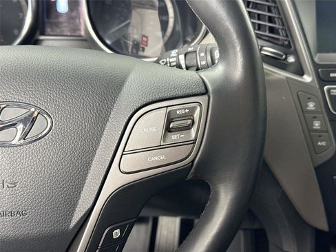 Used 2017 Hyundai Santa Fe SE Ultimate image 18