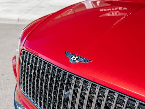 Certified 2024 Bentley Bentayga Extended Wheelbase AWD/4WD image 22