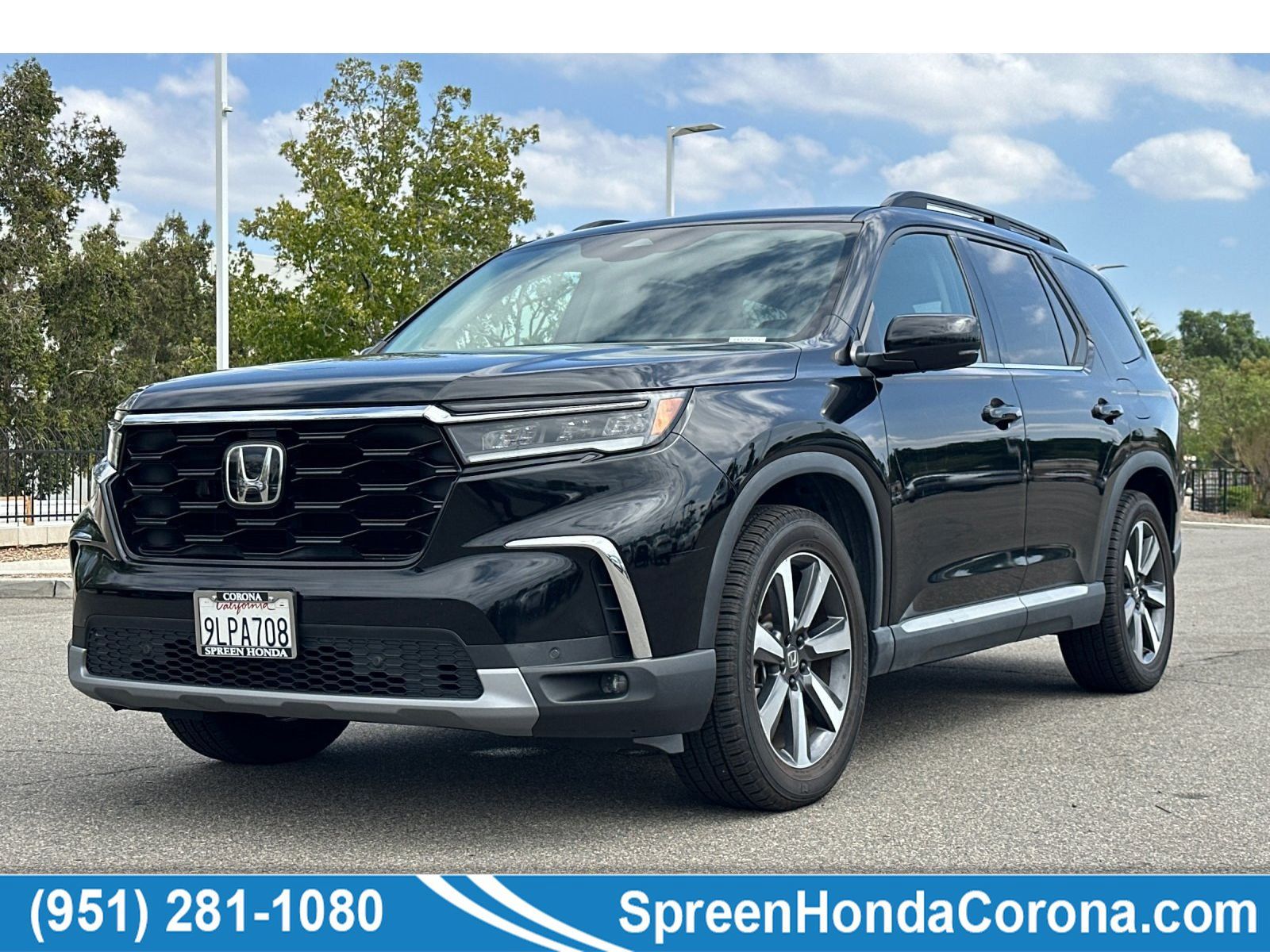 Used 2024 Honda Pilot Touring image 1