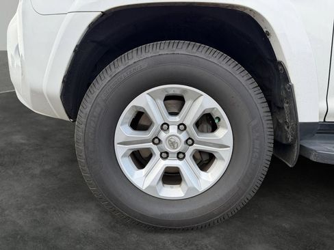 Used 2022 Toyota 4Runner SR5 Premium w/ Moonroof Package AWD/4WD image 4