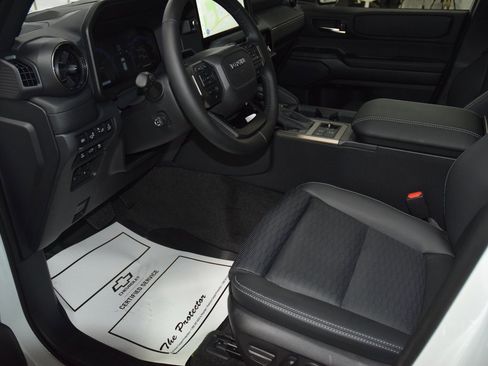 Used 2025 Toyota Land Cruiser image 41