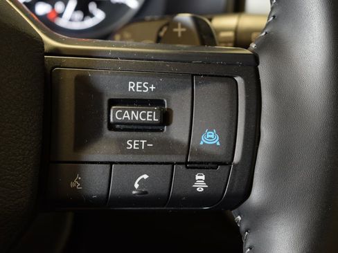 Used 2025 Nissan Rogue SV AWD/4WD image 19