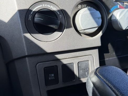 Used 2012 Toyota Tundra 4x4 CrewMax w/ SR5 Pkg image 32