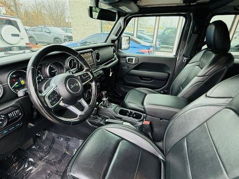 Used 2022 Jeep Wrangler Unlimited Sahara w/ Cold Weather Group image 9