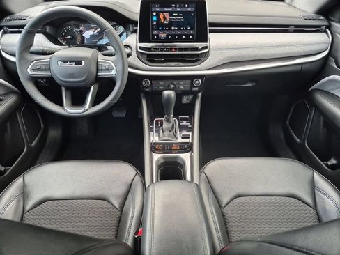 Used 2025 Jeep Compass Latitude AWD/4WD image 25
