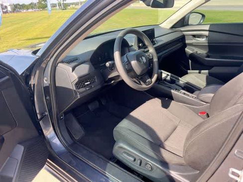 Used 2023 Honda Accord EX image 3
