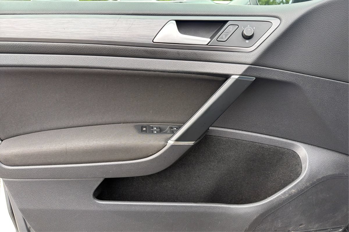 Used 2019 Volkswagen Golf S FWD image 19