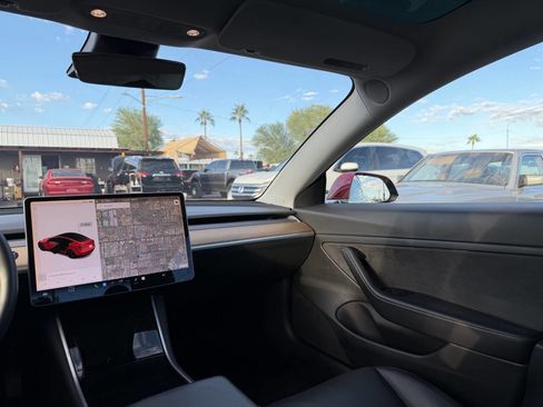 Used 2020 Tesla Model 3 Standard Range Plus image 17