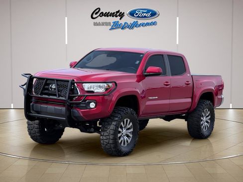 Used 2021 Toyota Tacoma SR5 image 2
