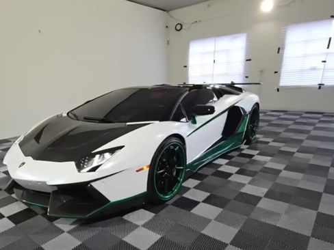 Used 2014 Lamborghini Aventador LP 700-4 image 1