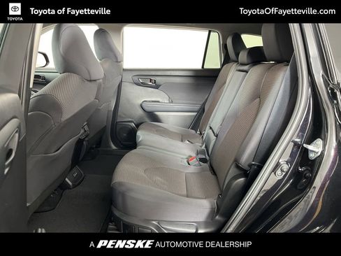 Certified 2022 Toyota Highlander L image 24