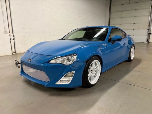 Used 2013 Scion FR-S RWD image 2