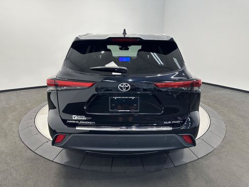 Used 2023 Toyota Highlander XLE AWD/4WD image 6