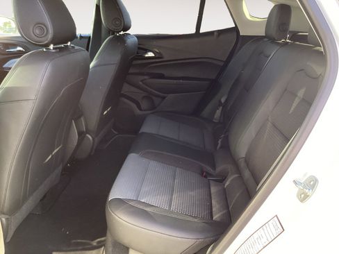 Used 2025 Chevrolet Trax LT w/ LT Convenience Package image 27