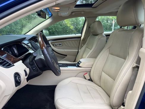 Used 2013 Ford Taurus Limited FWD image 21